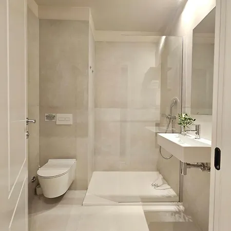 Private Seaside Room-walk To Downtown Appartement Split