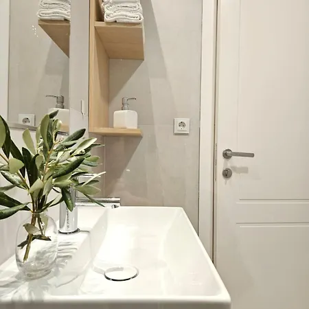Private Seaside Room-walk To Downtown Appartement *