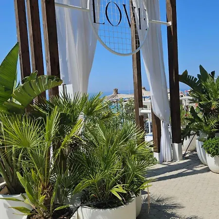 Apartment Private Seaside Room-walk To Downtown *