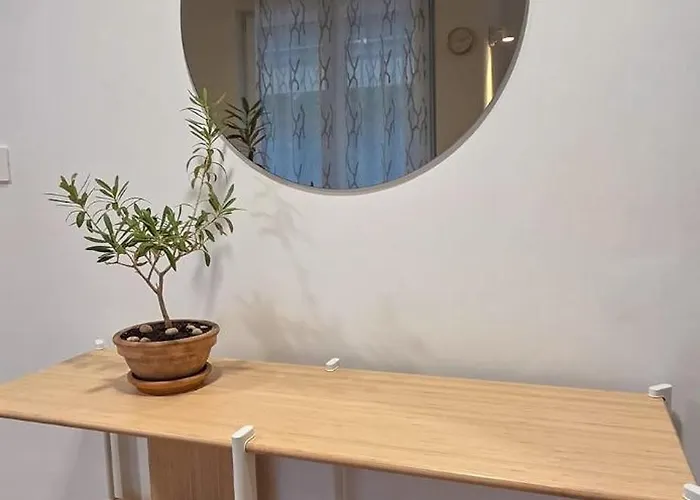 Apartment Private Seaside Room-walk To Downtown