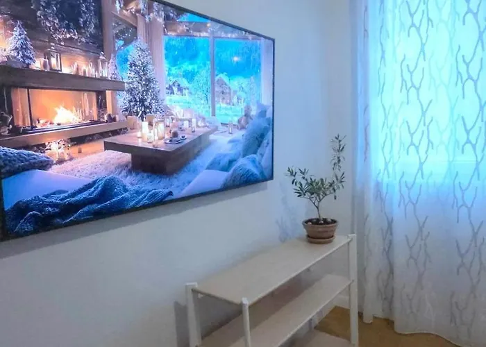 Private Seaside Room-walk To Downtown Apartment