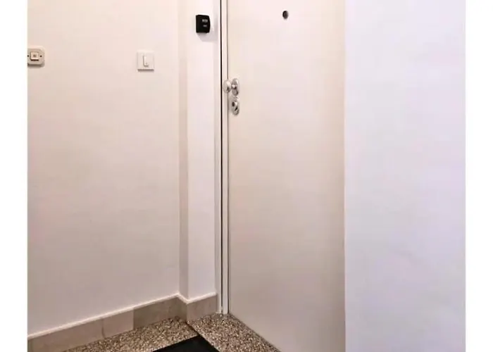 Private Seaside Room-walk To Downtown Apartment